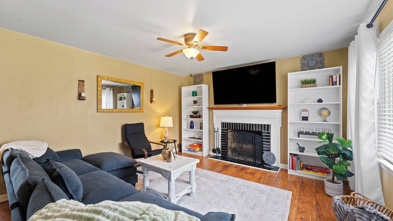 Photo of Livingroom in Youngstown