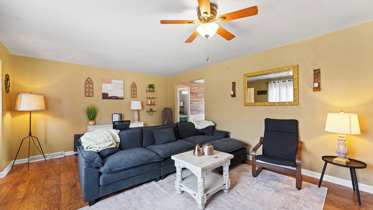 Photo of Livingroom in Youngstown