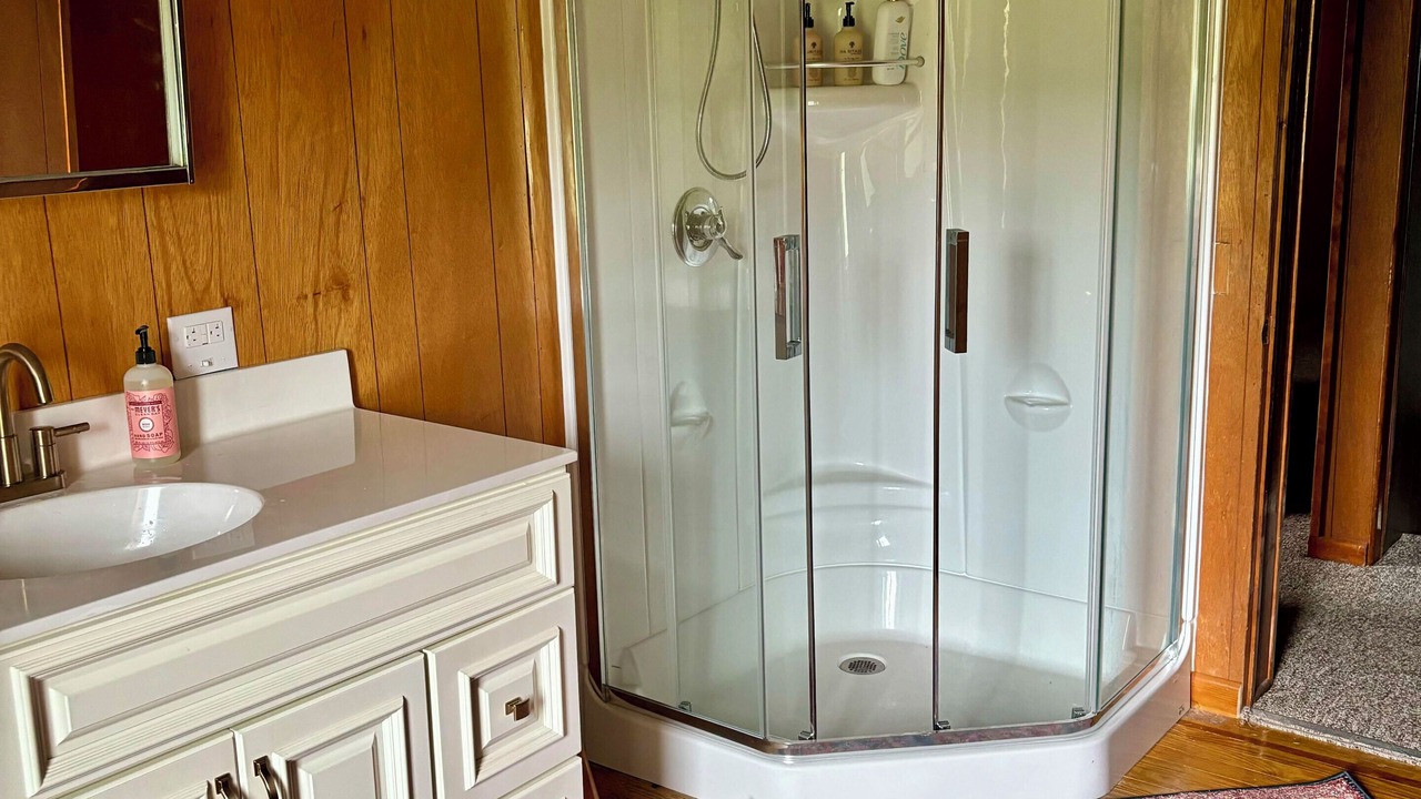Photo of Bathroom in Rebuck