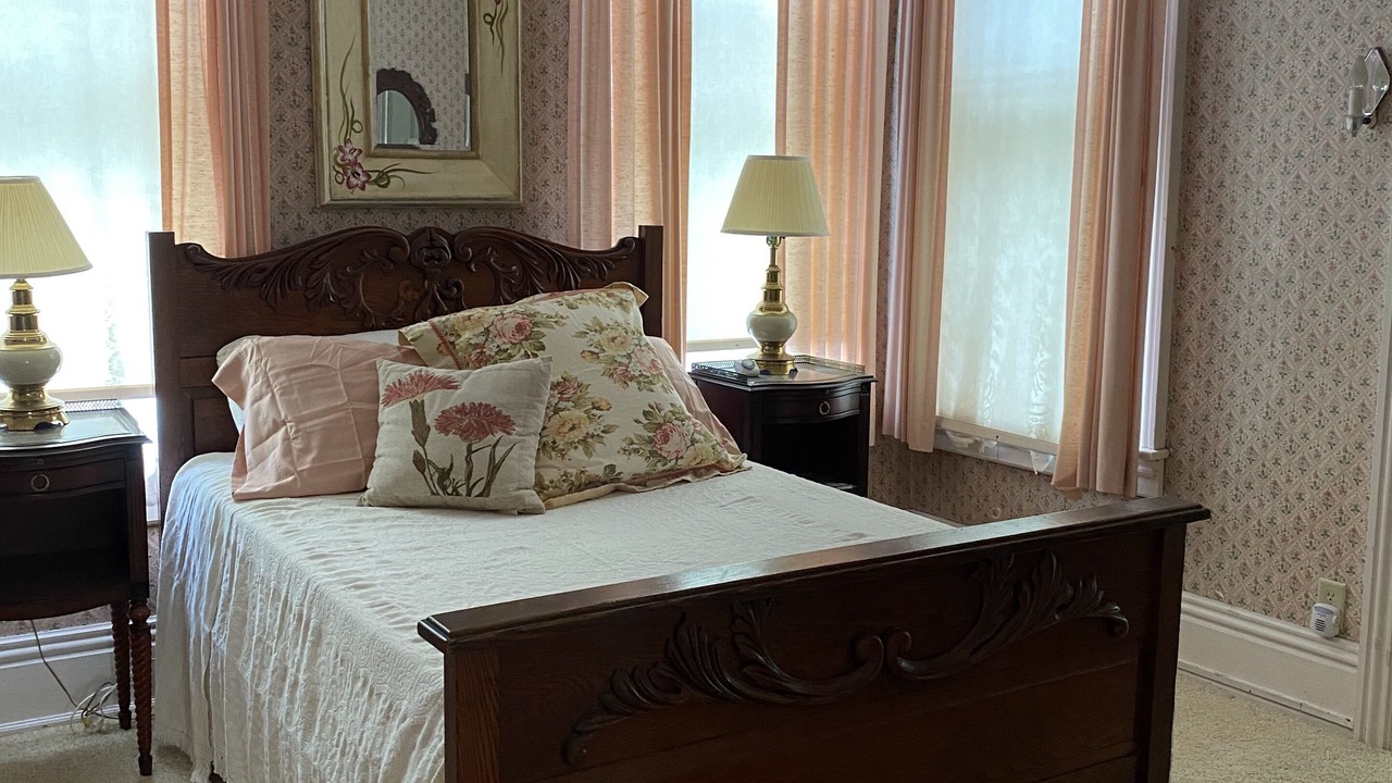 Photo of Bedroom in Ashland