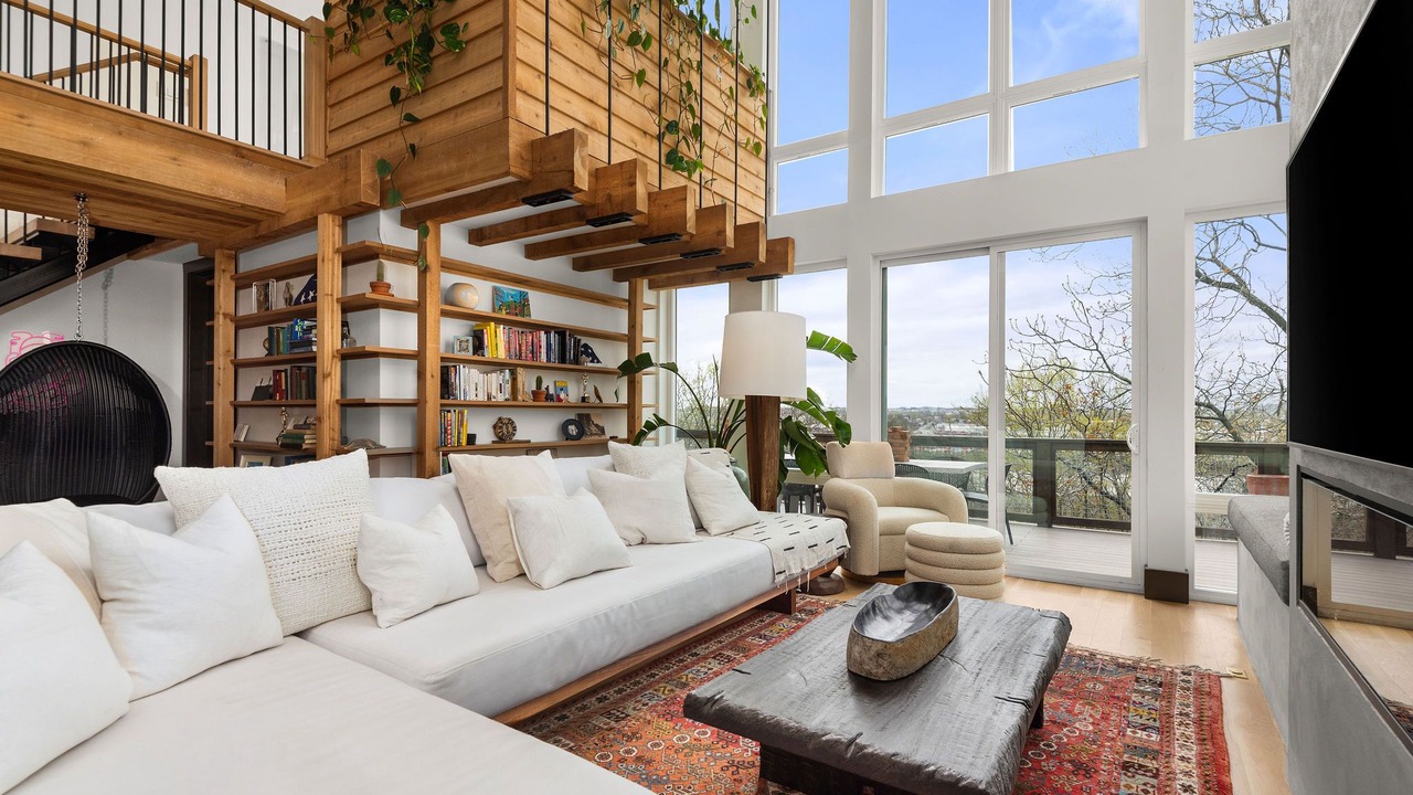 Photo of Livingroom in Shelby Hills