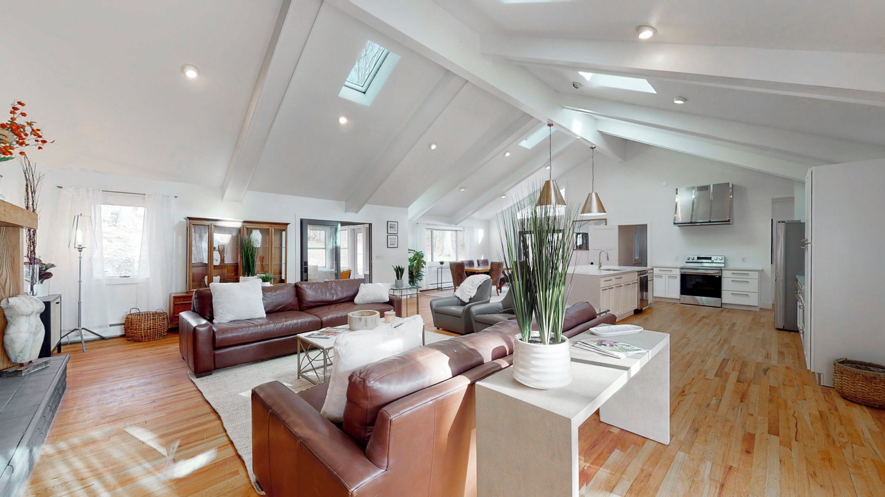 Photo of Livingroom in West Elmira