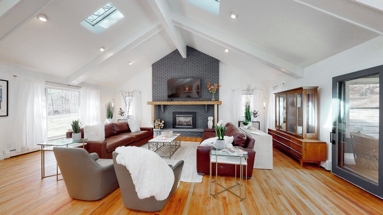Photo of Livingroom in West Elmira
