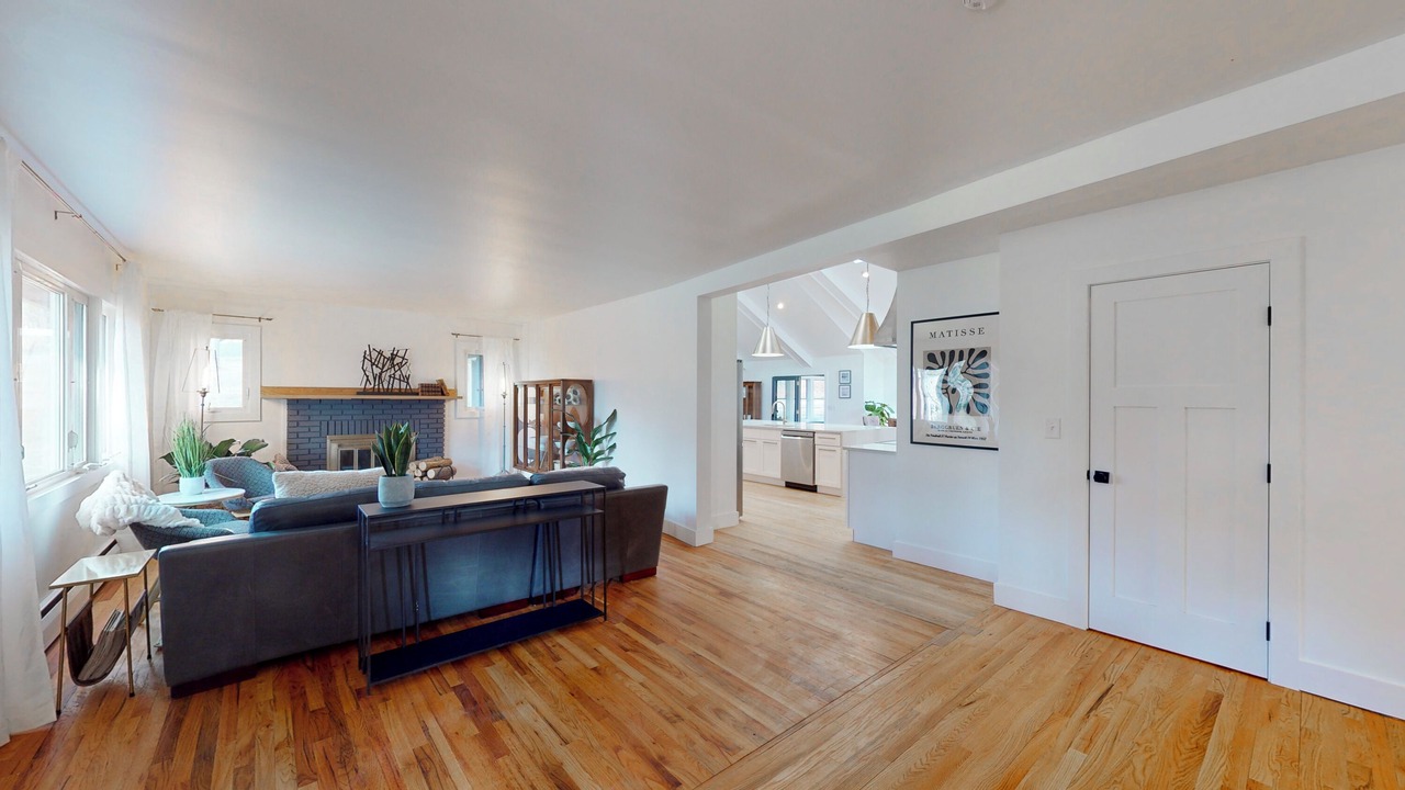 Photo of Livingroom in West Elmira