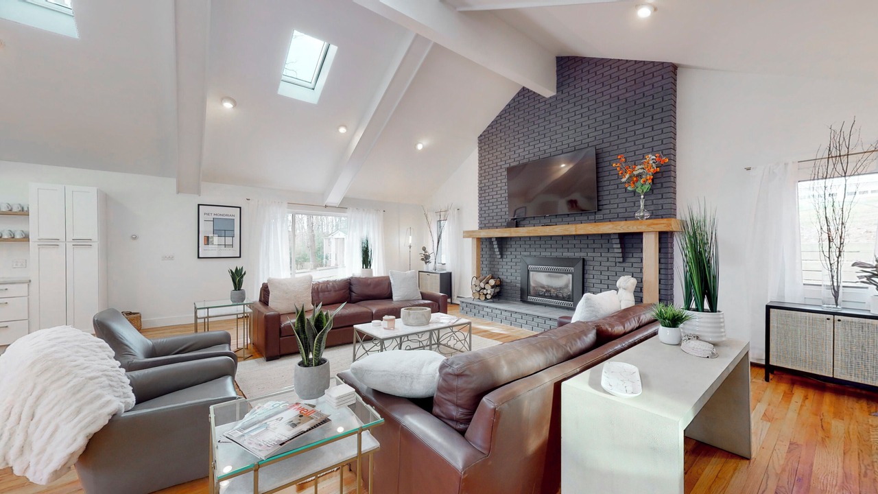 Photo of Livingroom in West Elmira