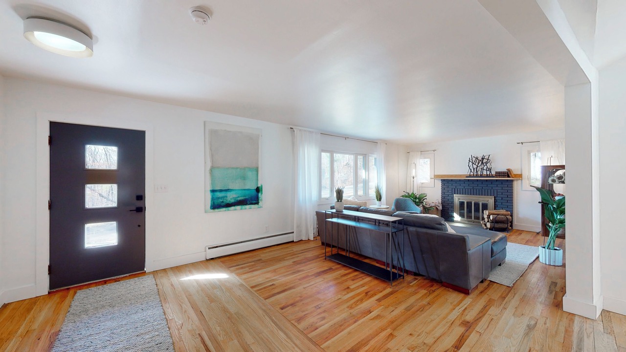 Photo of Livingroom in West Elmira