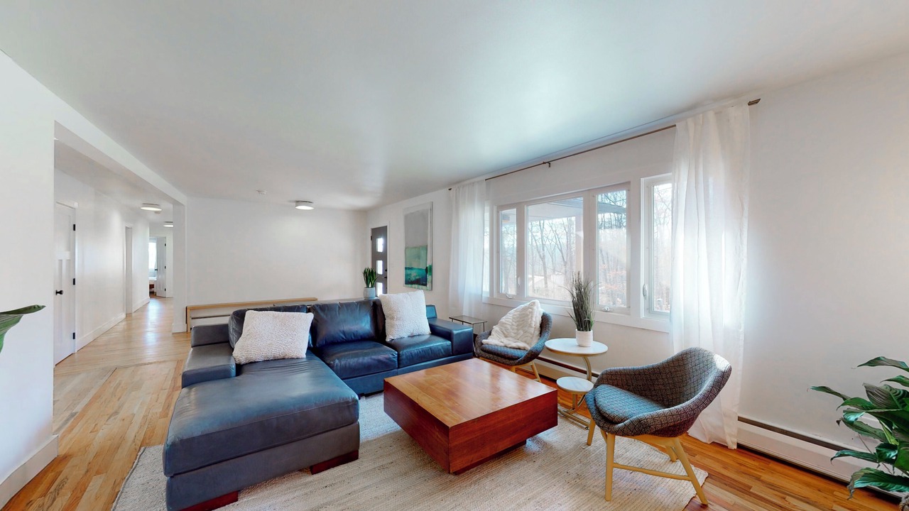 Photo of Livingroom in West Elmira