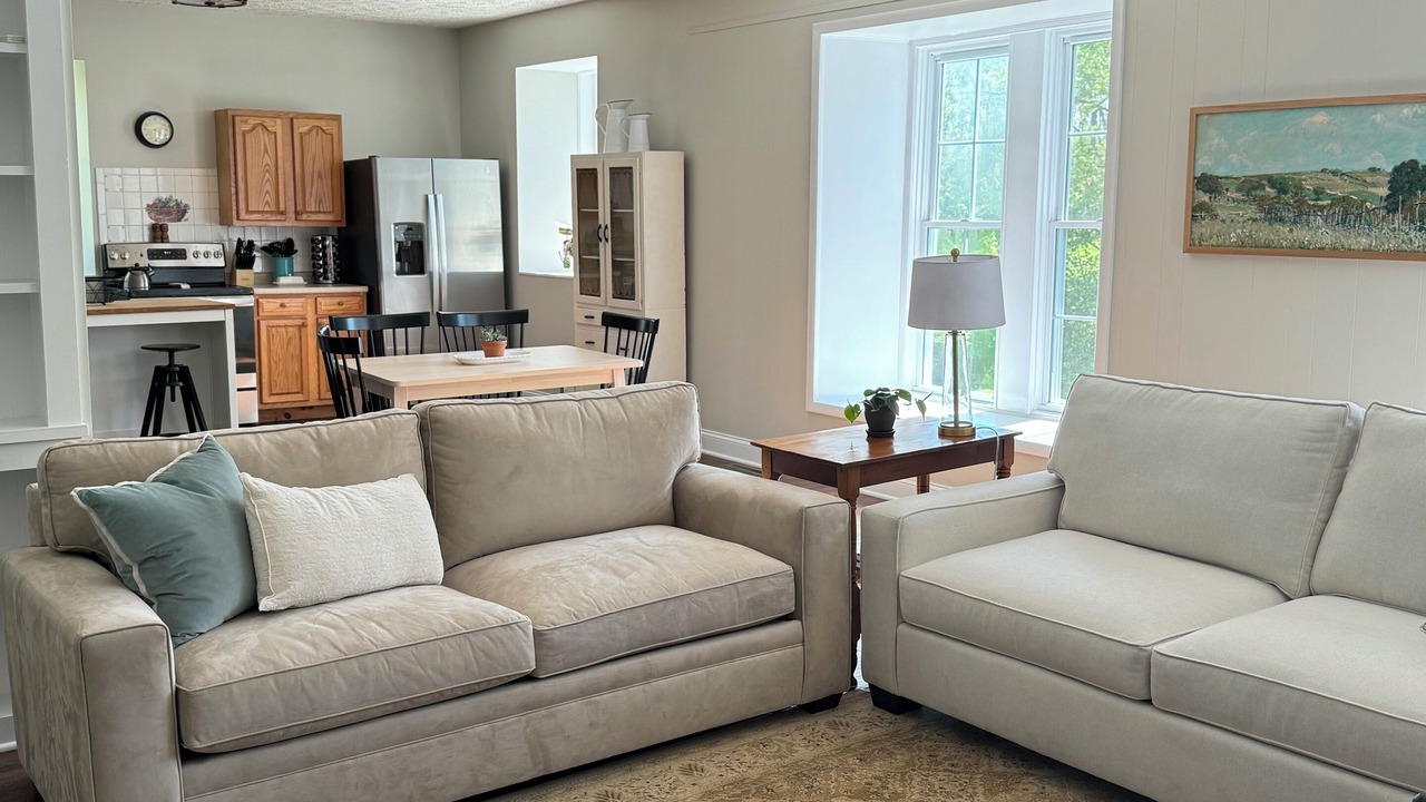 Photo of Livingroom in Lebanon - Pine Grove
