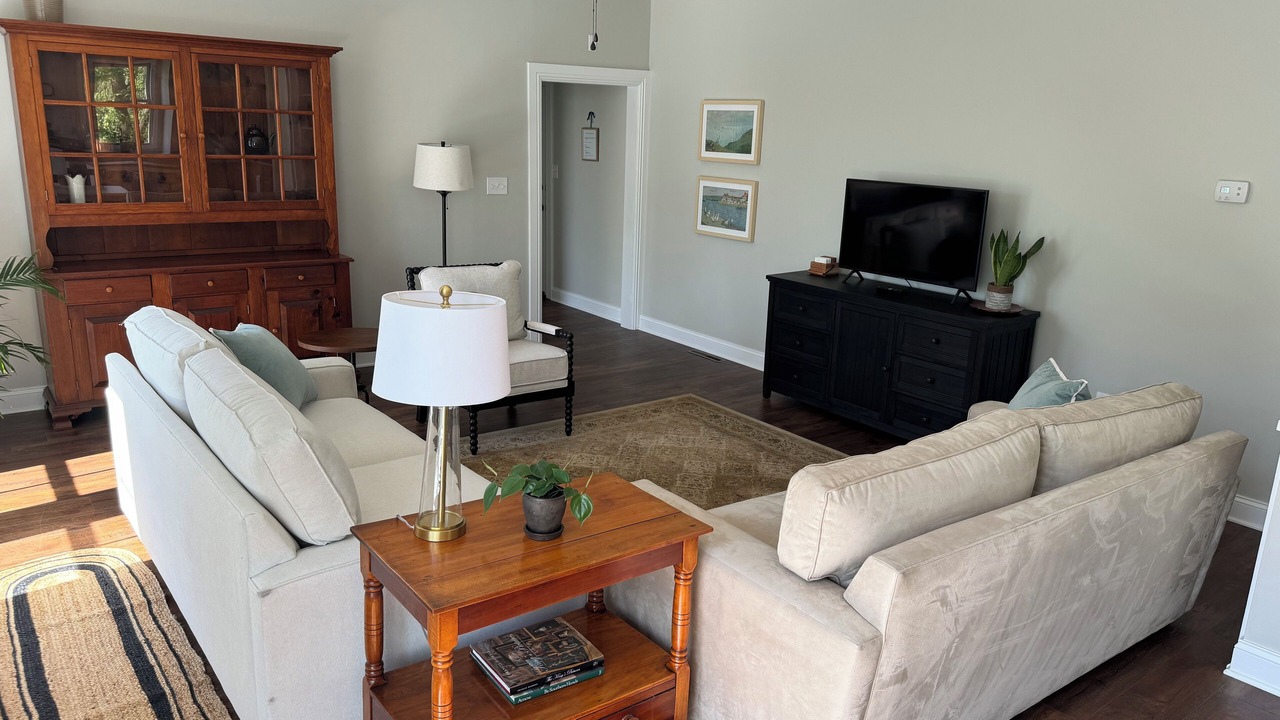 Photo of Livingroom in Lebanon - Pine Grove