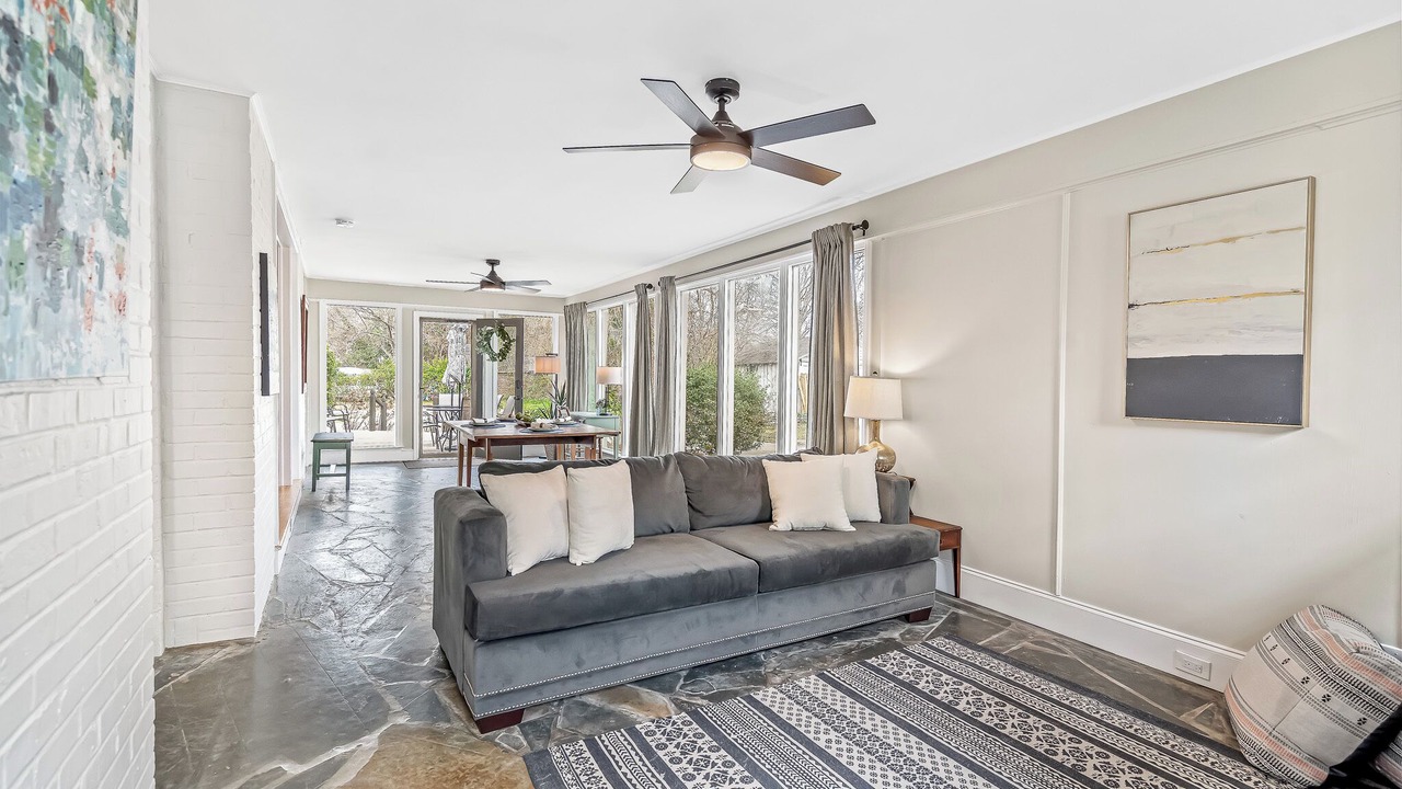 Photo of Livingroom in Burlington