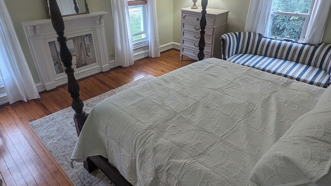 Photo of Bedroom in Rock Point