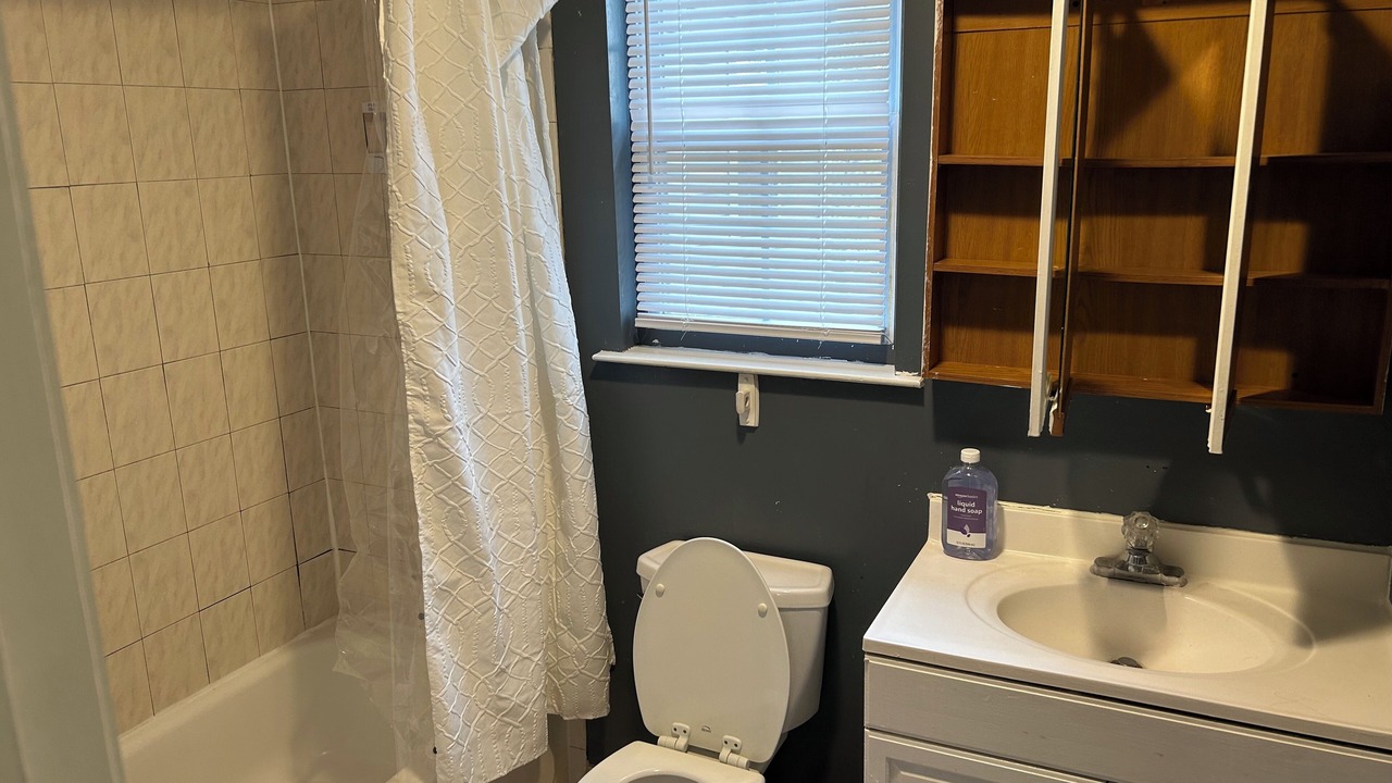 Photo of Bathroom in Newark