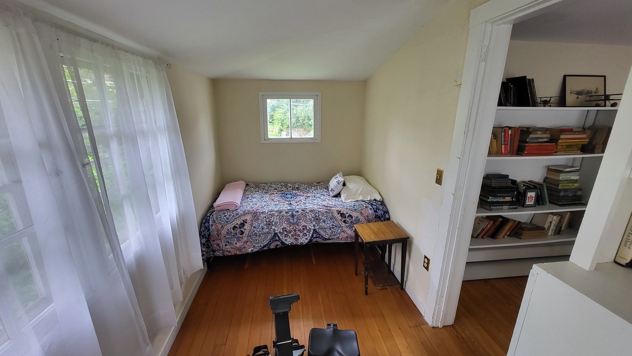 Photo of Bedroom in Lewisburg