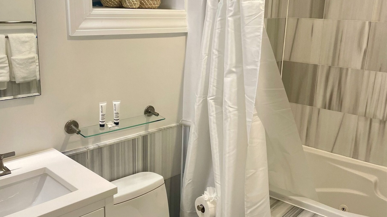 Photo of Bathroom in Lanier Heights