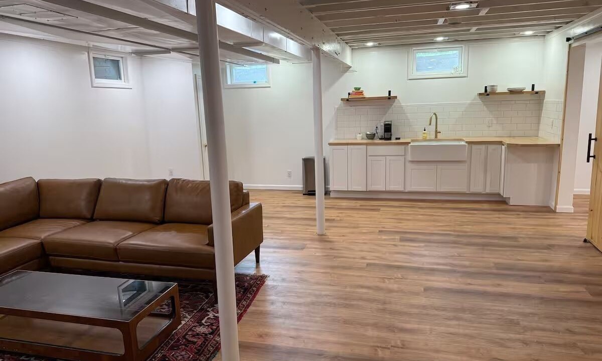 Photo of Livingroom in State College