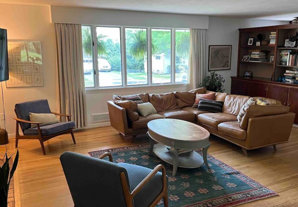 Photo of Livingroom in State College
