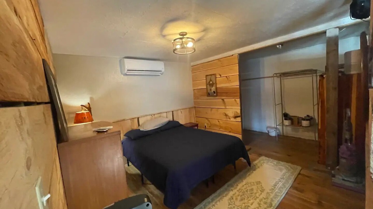 Photo of Bedroom in Pine Grove