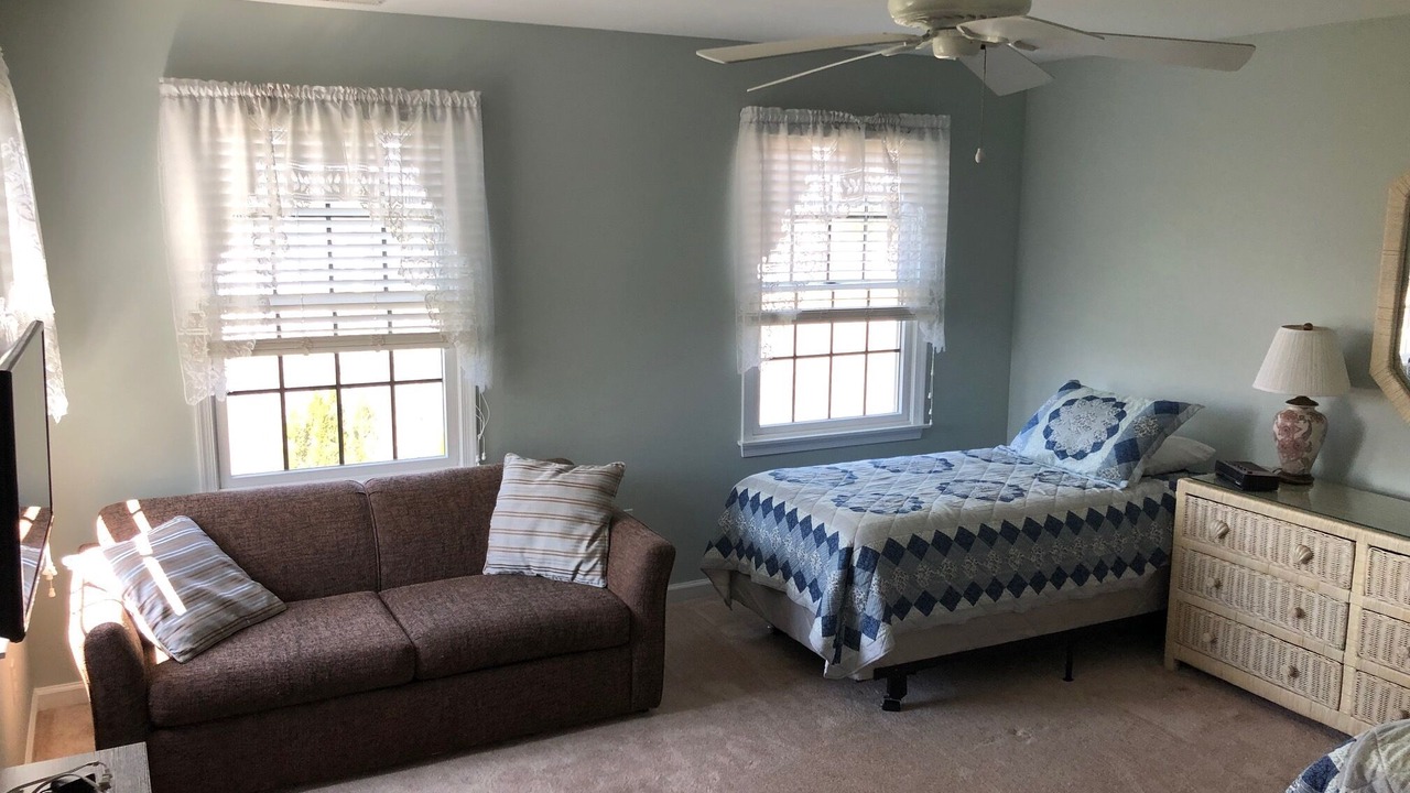 Photo of Livingroom in Admiral Estates