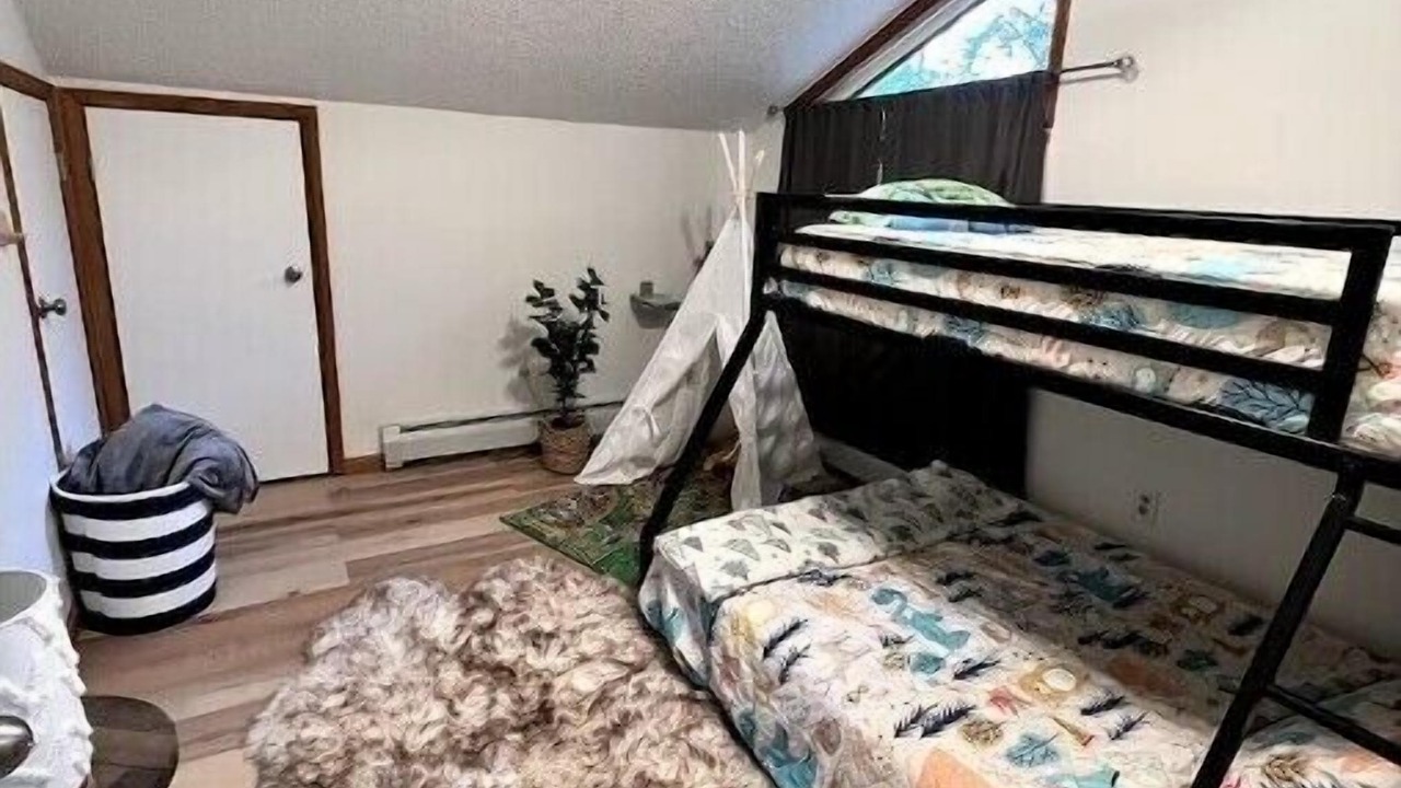 Photo of Bedroom in Drums
