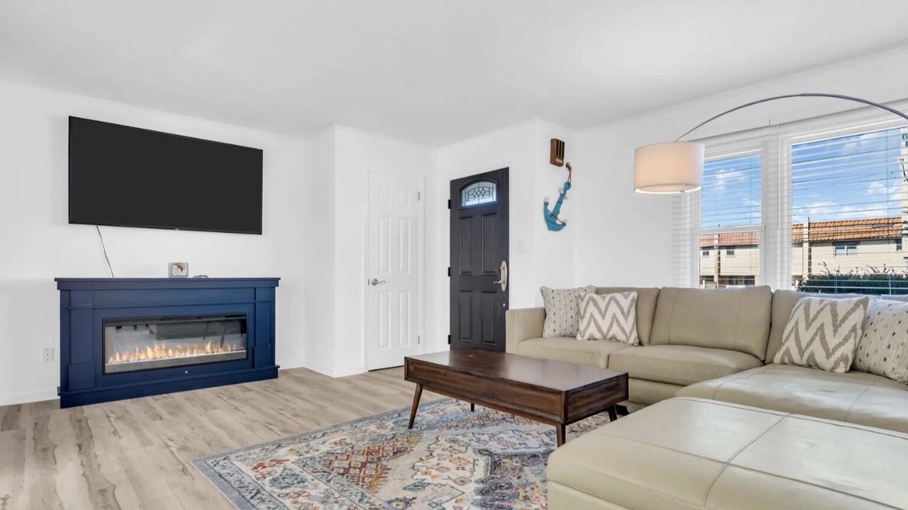 Photo of Livingroom in Long Branch