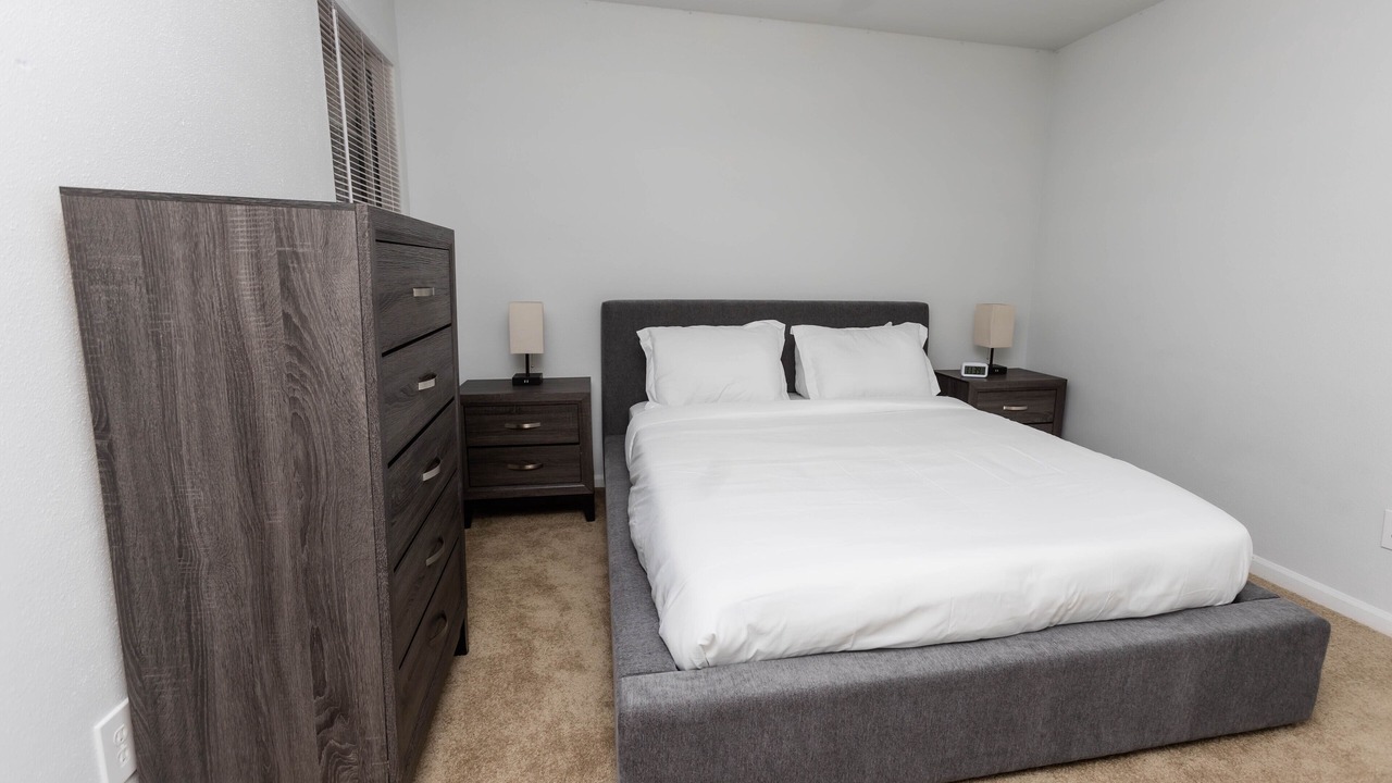 Photo of Bedroom in Coliseum Central