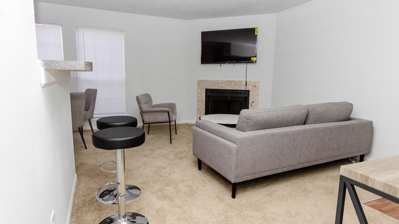 Photo of Livingroom in Coliseum Central