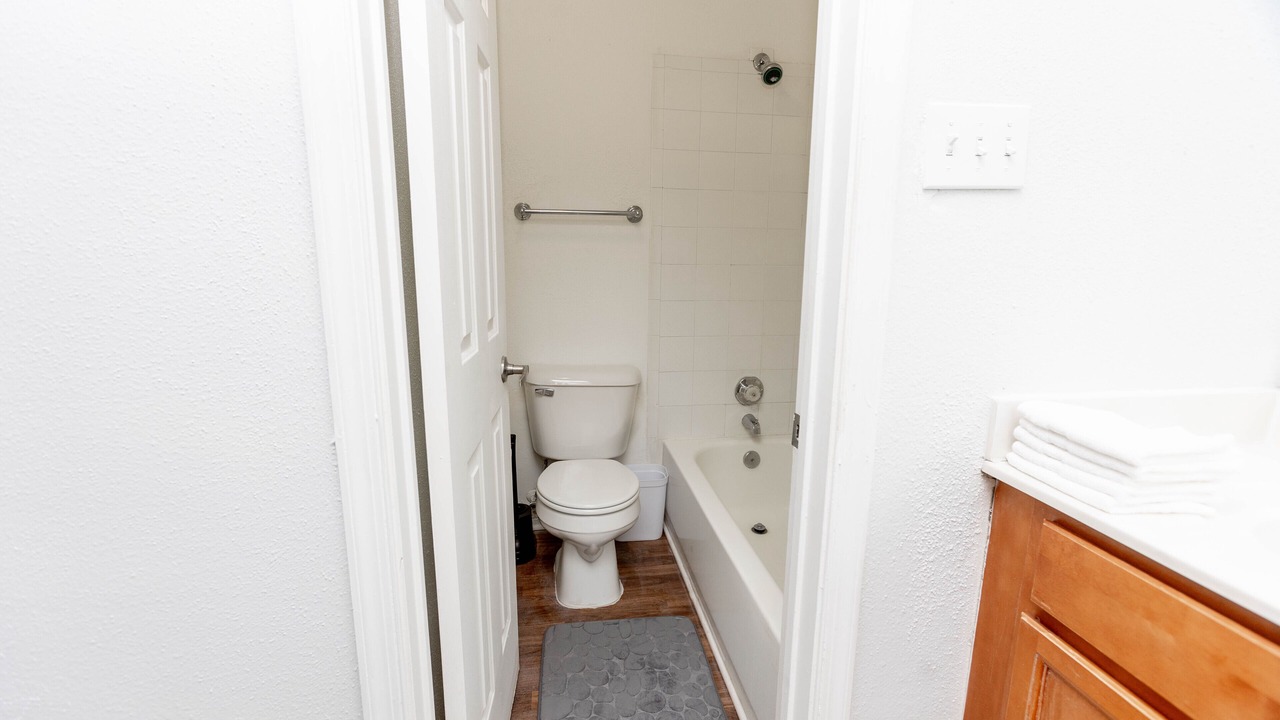Photo of Bathroom in Coliseum Central