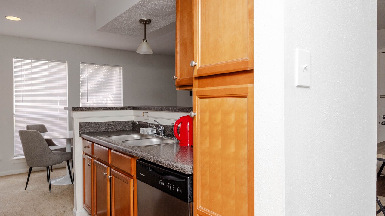 Photo of Kitchen in Coliseum Central