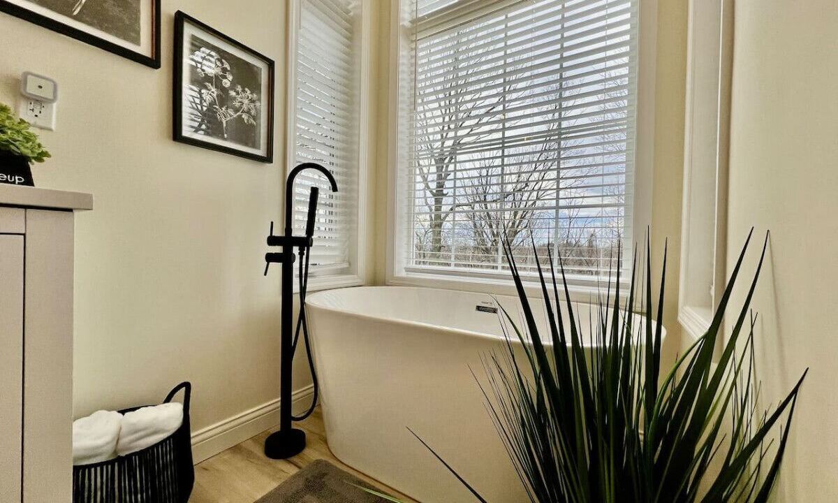 Photo of Bathroom in Maud