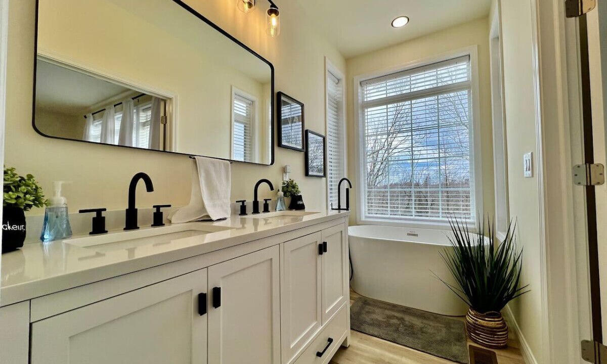 Photo of Bathroom in Maud