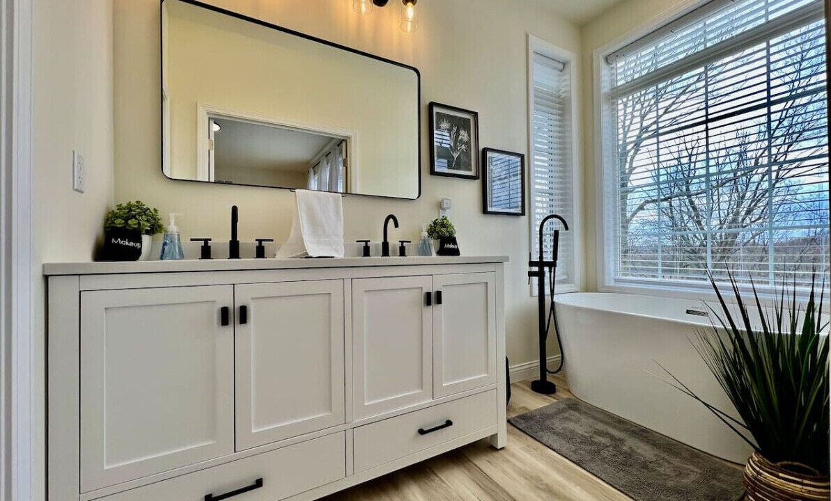 Photo of Bathroom in Maud