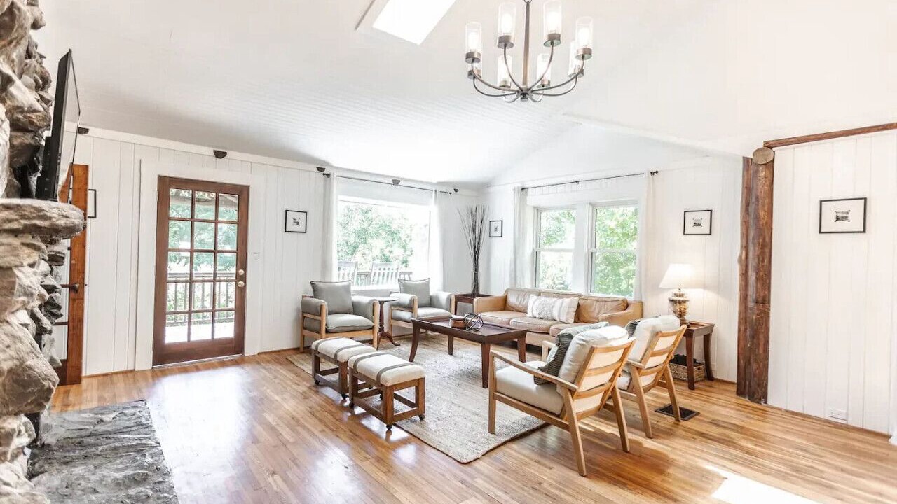 Photo of Livingroom in Woodfin