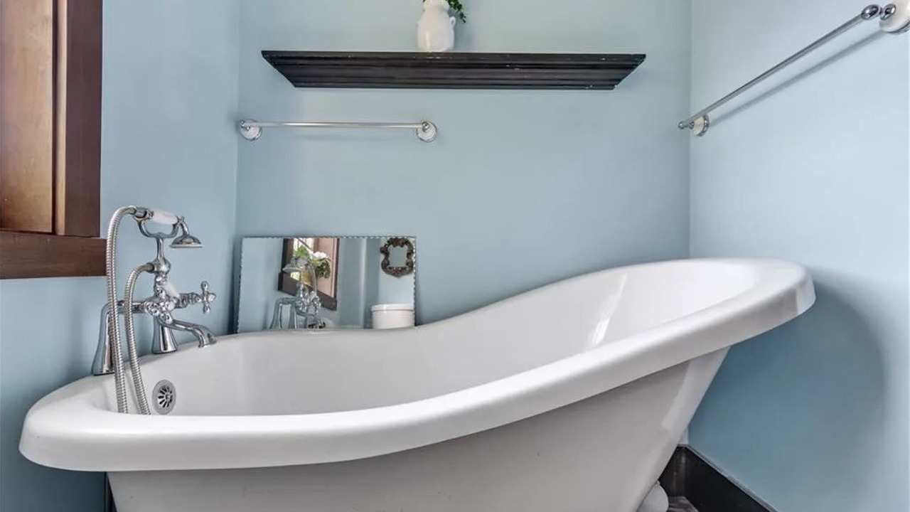 Photo of Bathroom in Winesburg