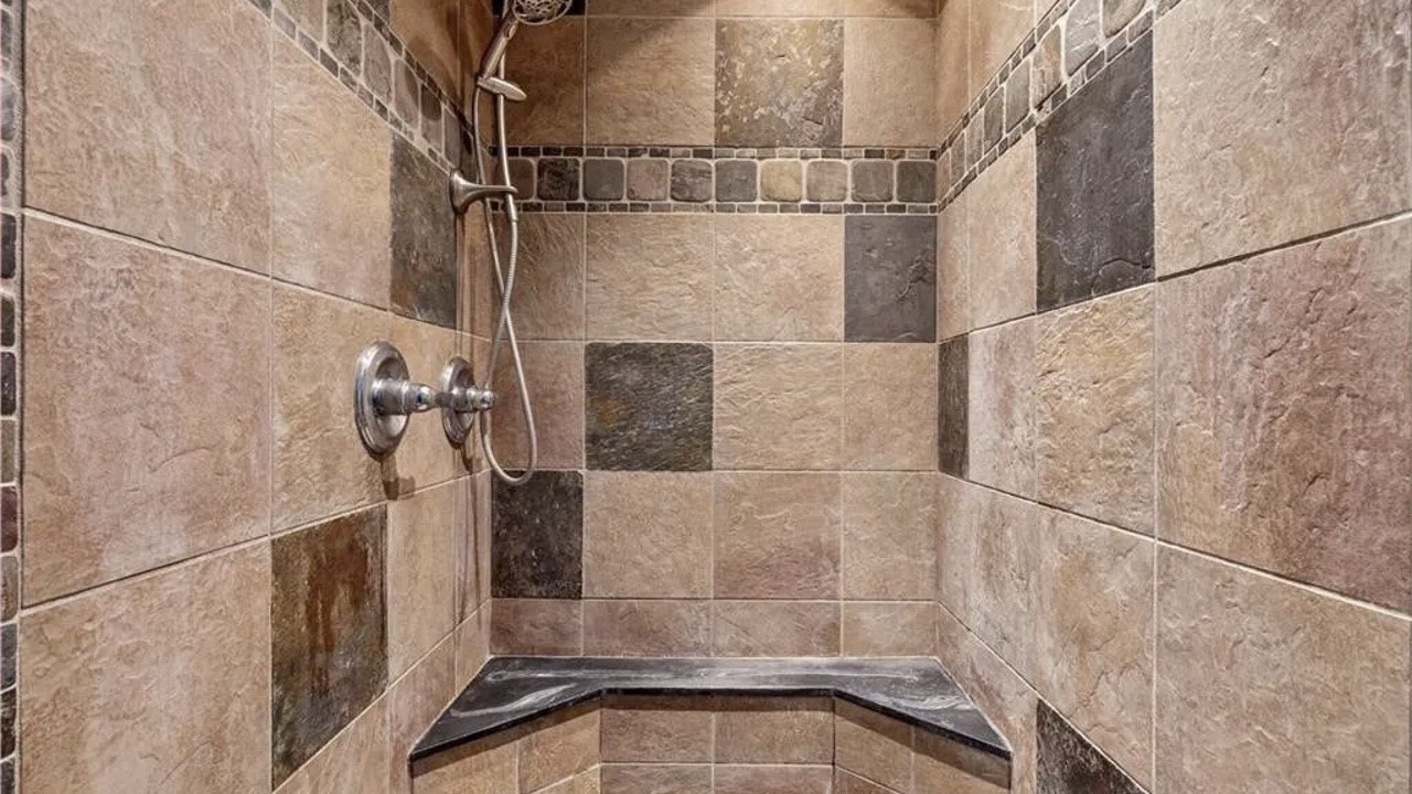 Photo of Bathroom in Winesburg