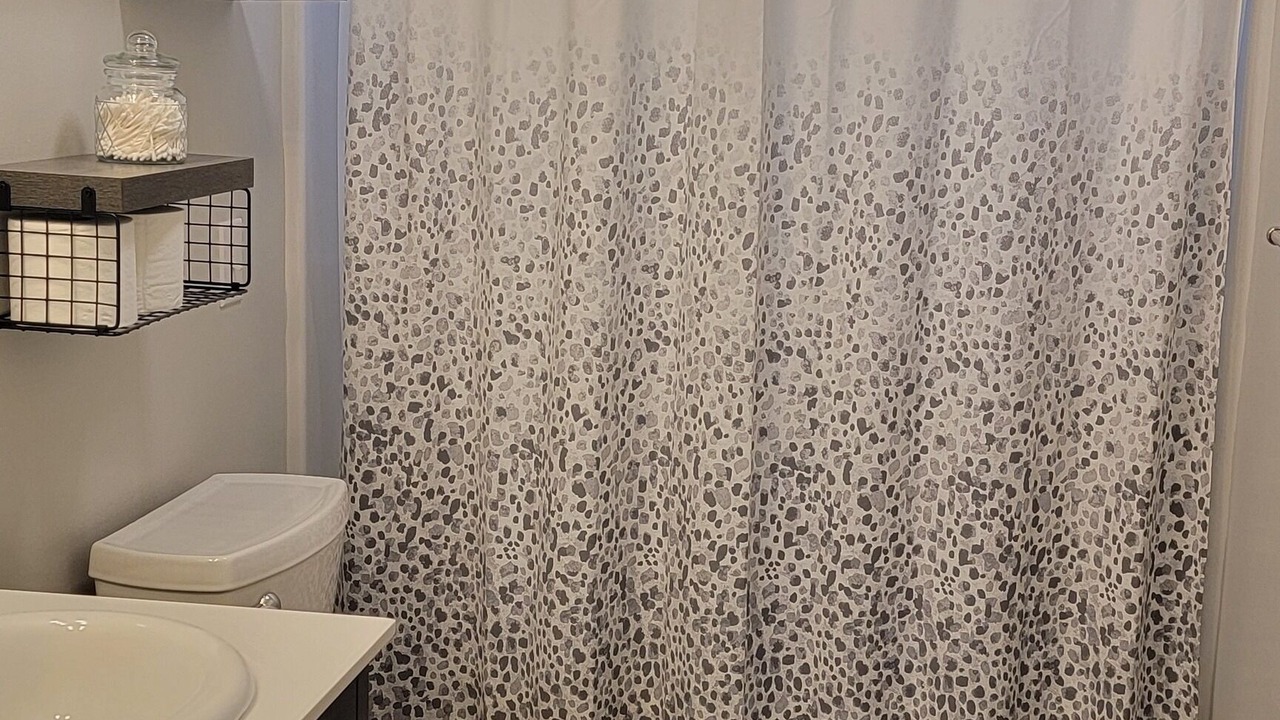 Photo of Bathroom in Alpine Lake