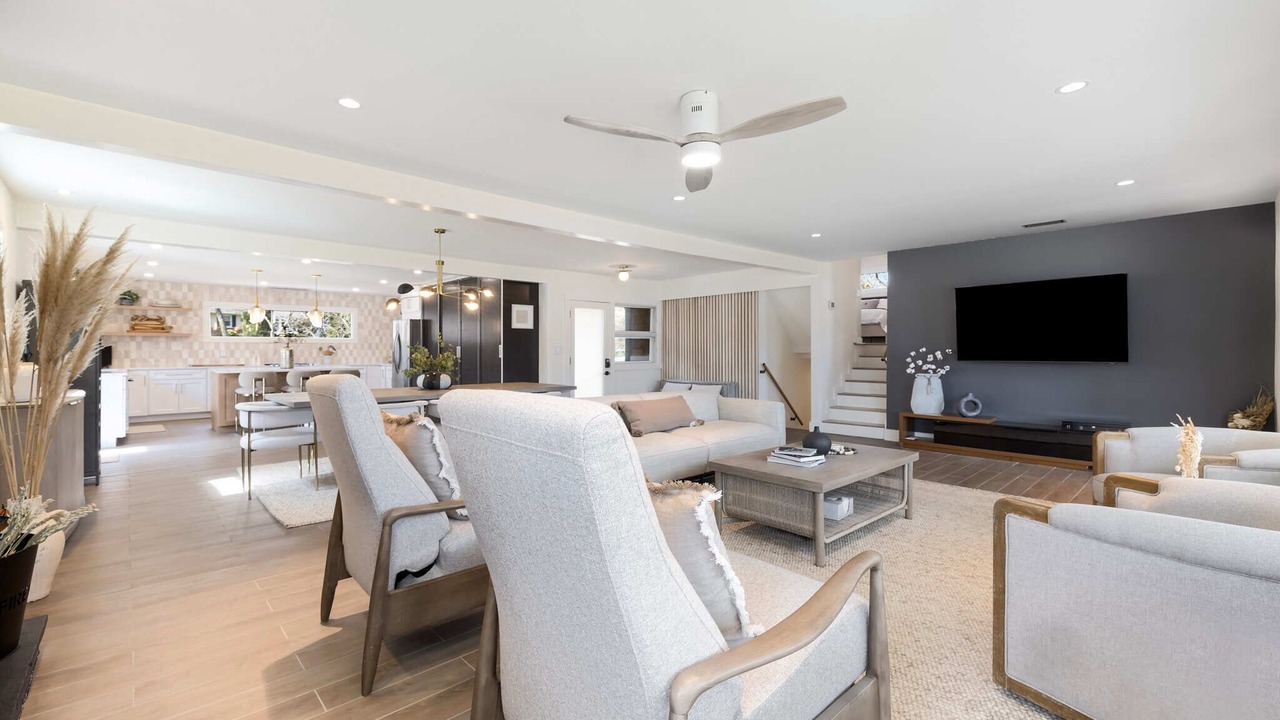 Photo of Livingroom in Cape Saint Claire