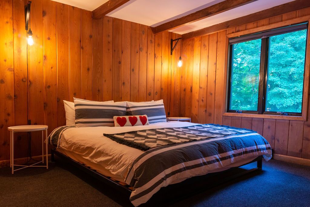 Photo of Bedroom in Mcafee