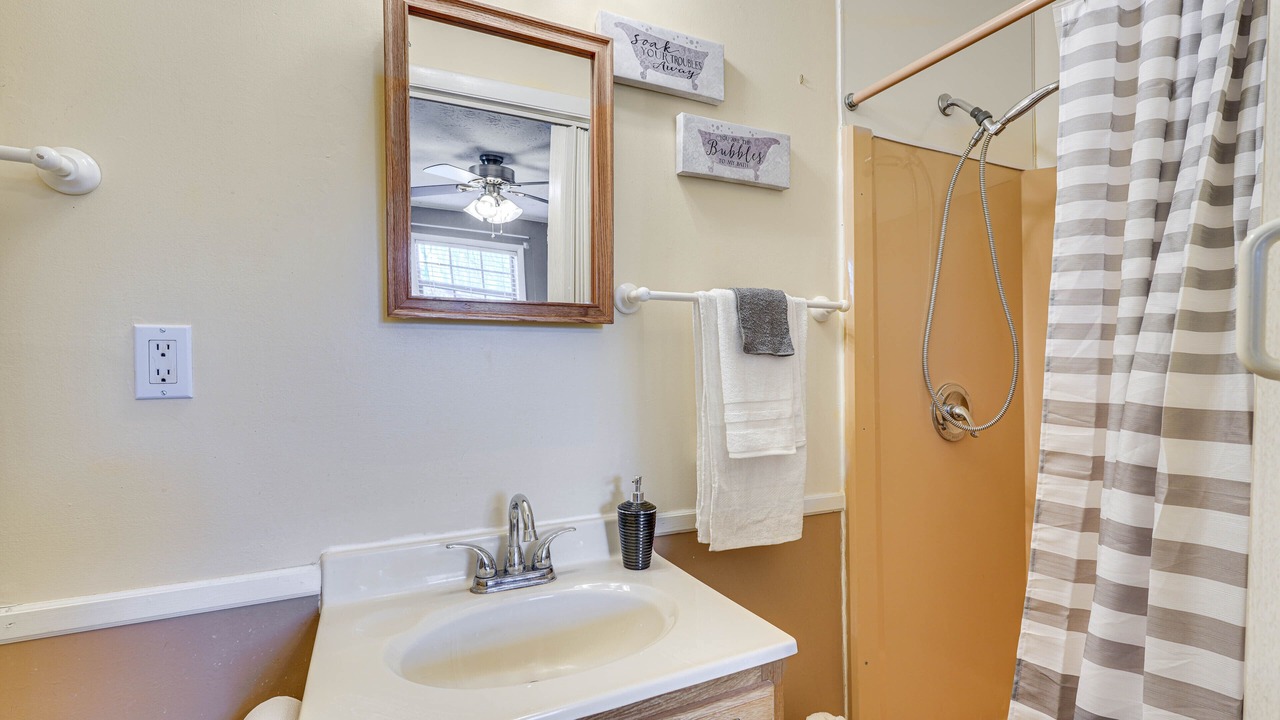 Photo of Bathroom in Mohawk
