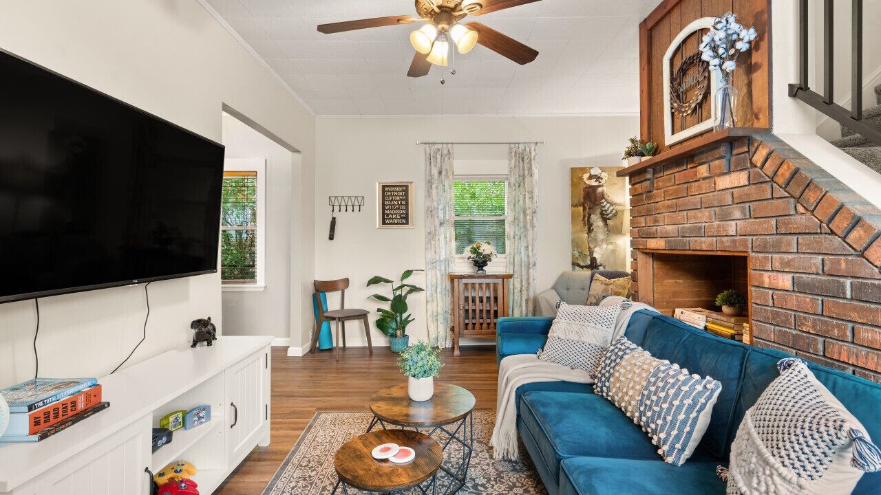 Photo of Livingroom in Kamm's Corners