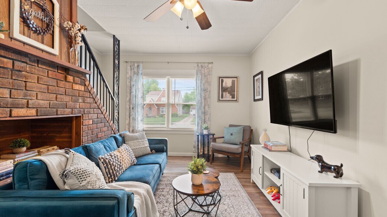 Photo of Livingroom in Kamm's Corners