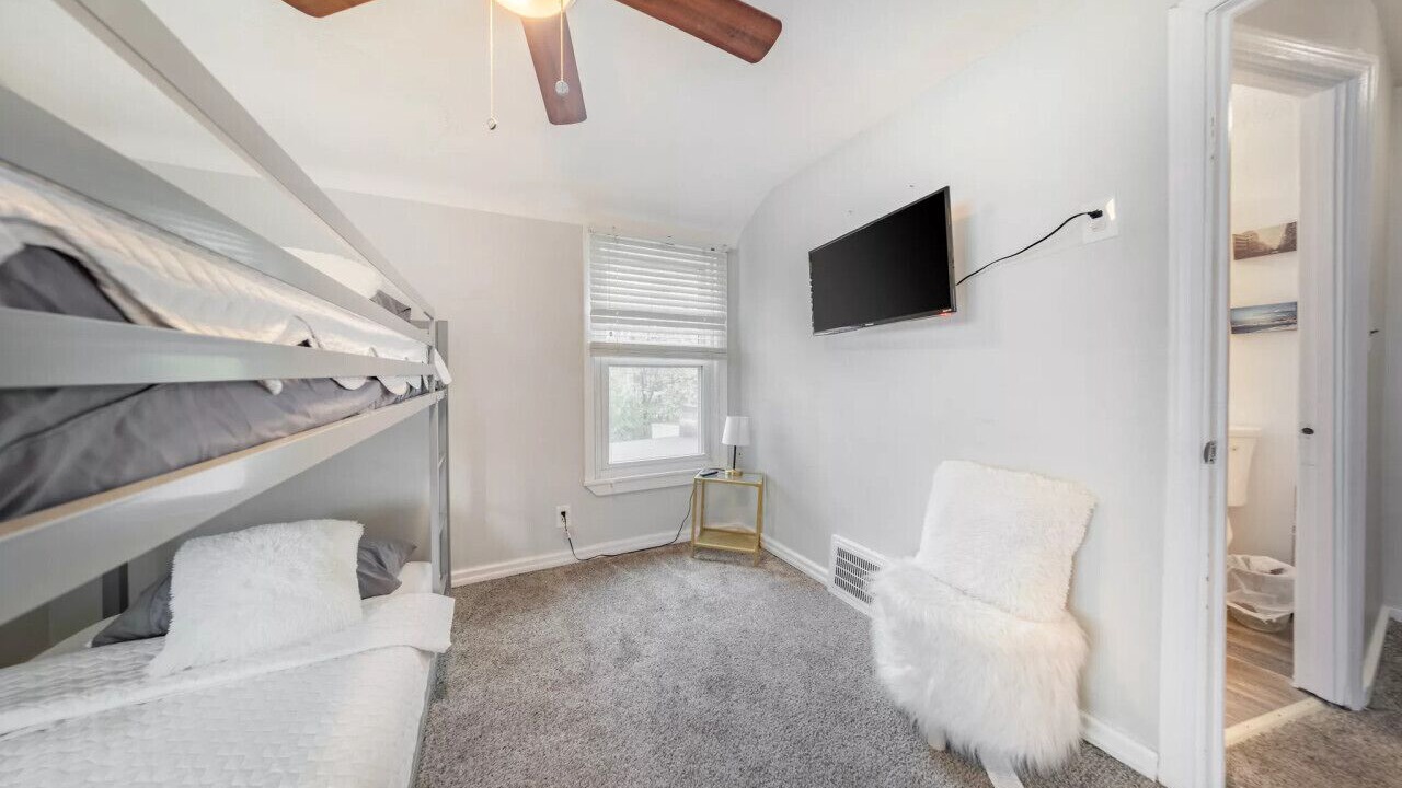 Photo of Bedroom in Euclid