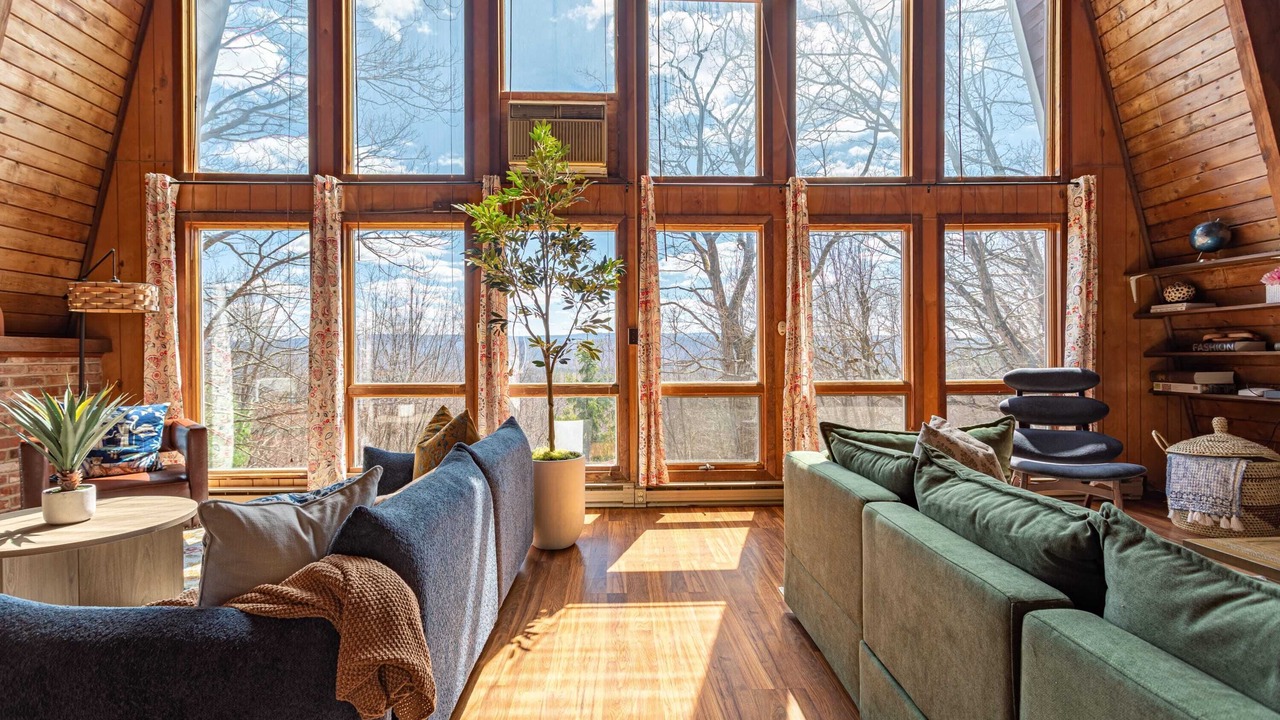 Photo of Livingroom in East Stroudsburg