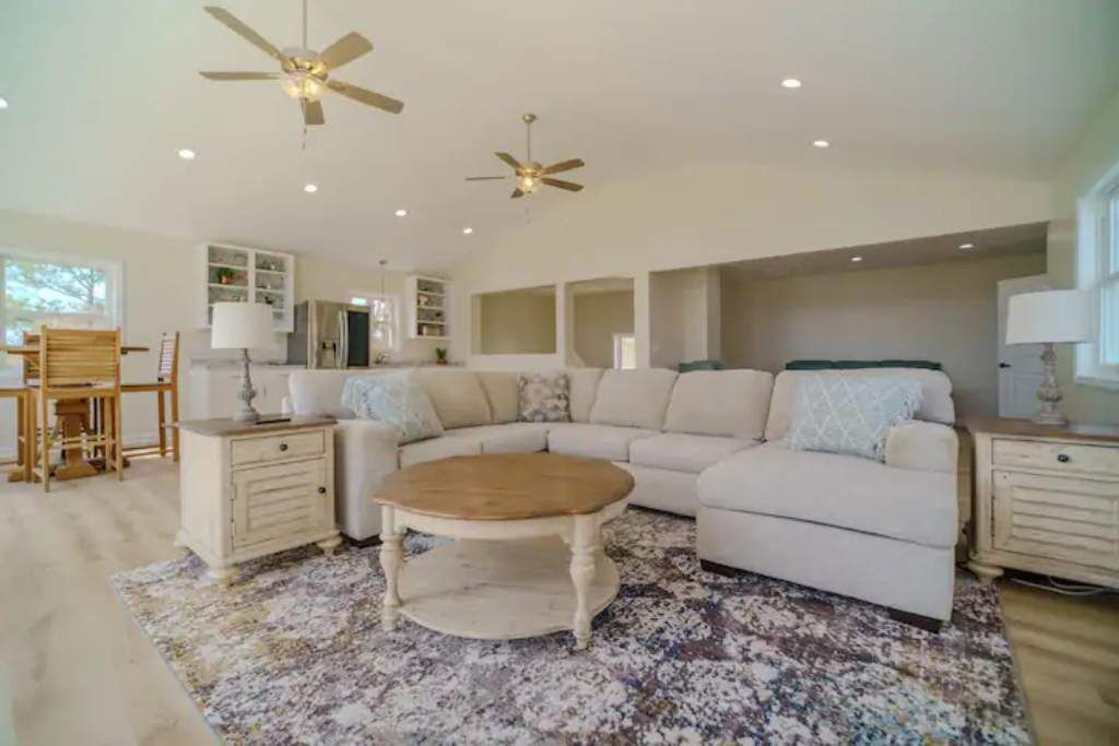 Photo of Livingroom in McCutcheon Field