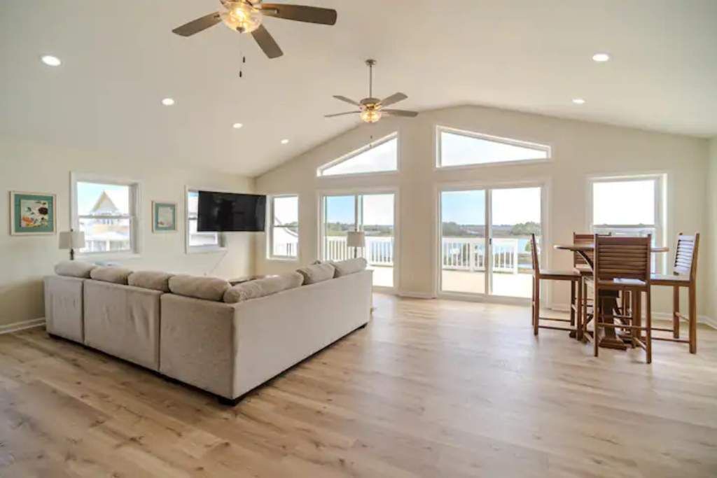 Photo of Livingroom in McCutcheon Field