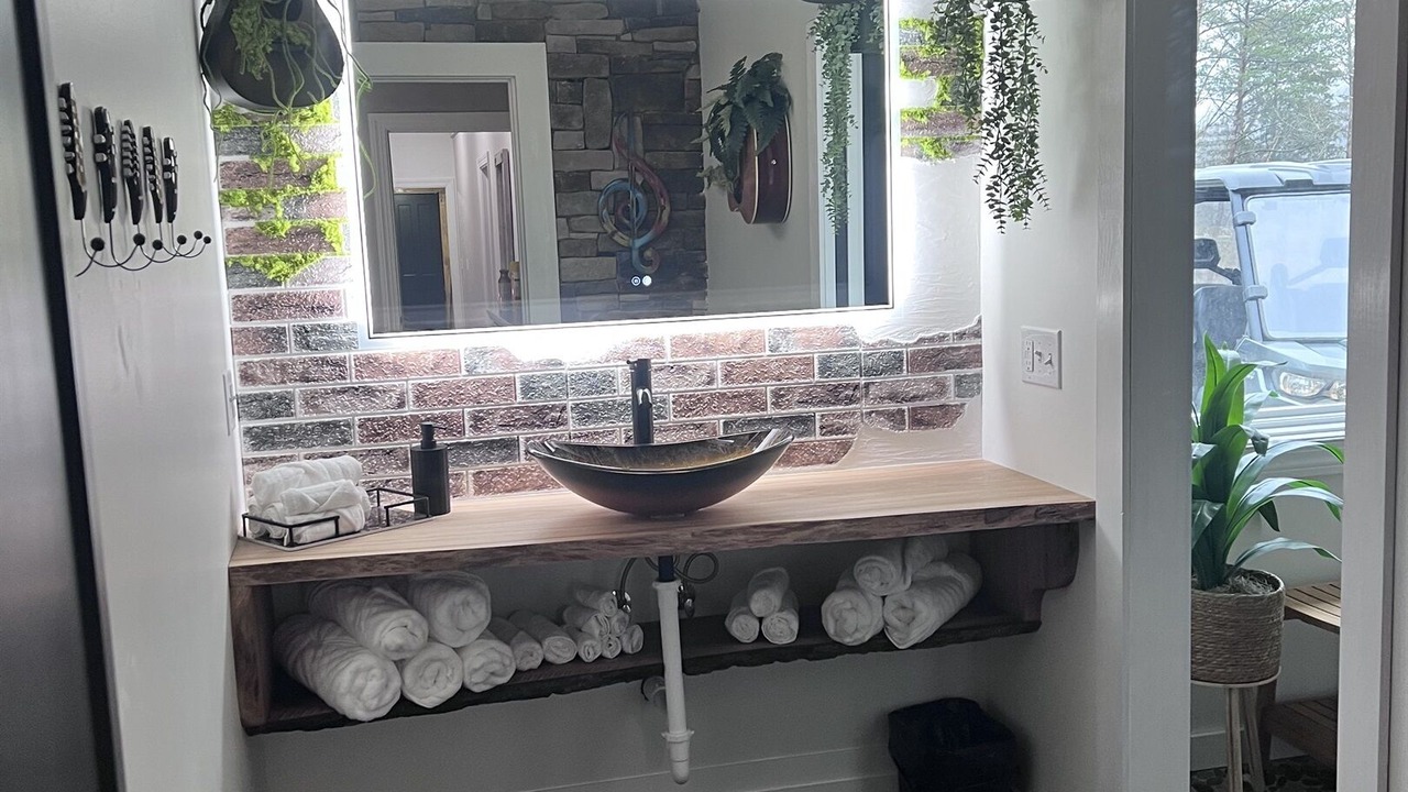 Photo of Bathroom in La Follette