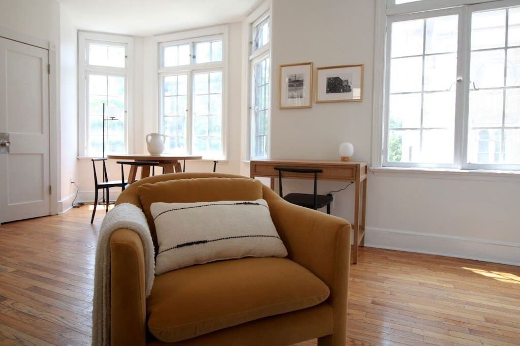 Photo of Livingroom in Rittenhouse Row