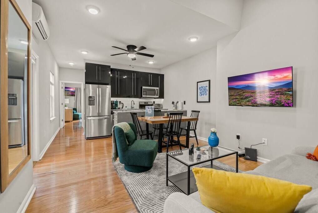 Photo of Livingroom in Rittenhouse Row