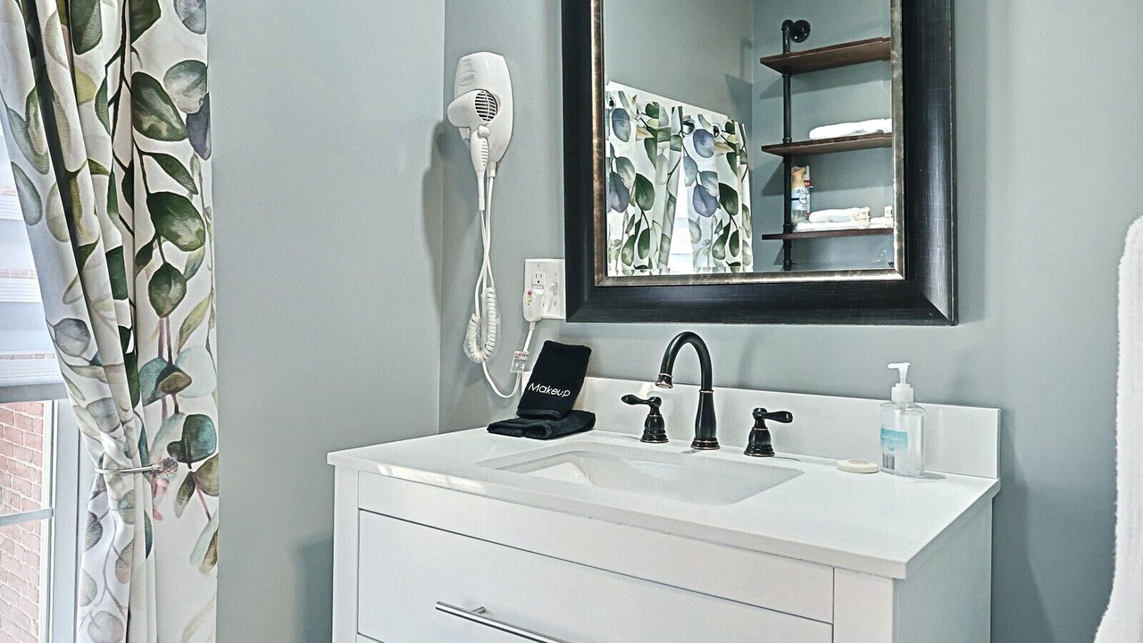 Photo of Bathroom in New Oxford