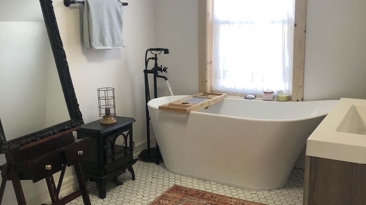 Photo of Bathroom in Painted Post