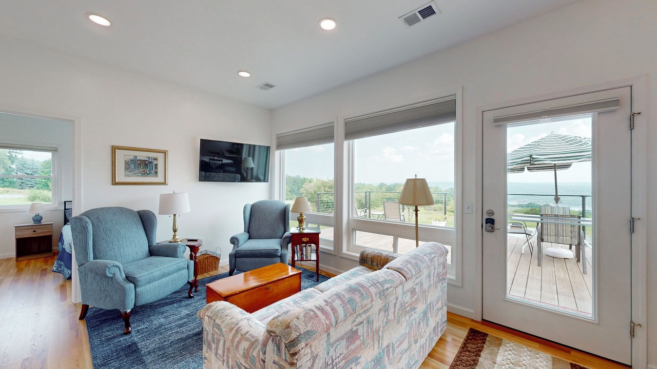 Photo of Livingroom in Hammondsport